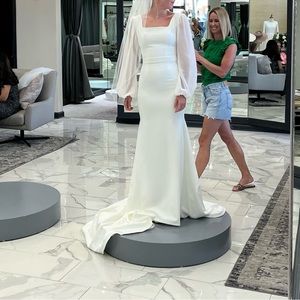 Never worn wedding dress